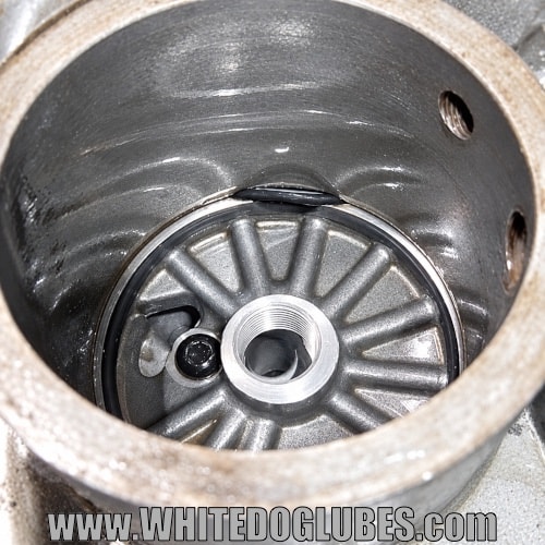 Mis seated O ring seal in a Triumoh Trophy 900 engine
