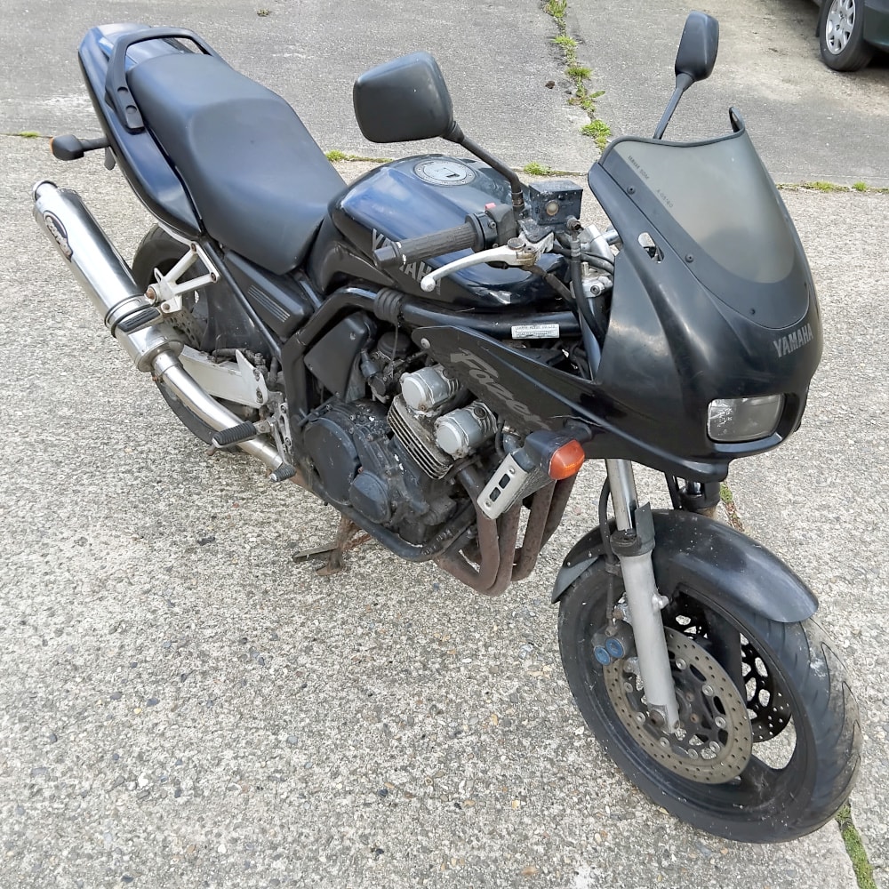 Yamaha FZS600 Fazer Oil Drain Bolt and Filter Location…